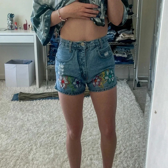 Vintage 90’s Nada Nuff Embroidered Denim Shorts - Picture 11 of 11